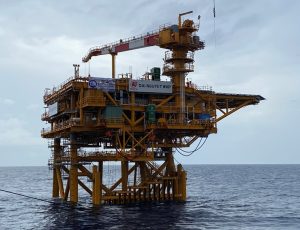 Topside Lift and completed platform